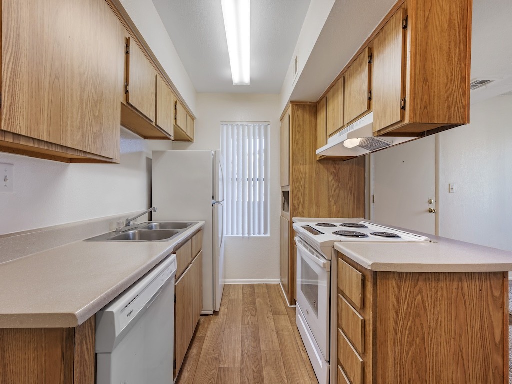 5750 N 59th Ave Glendale, AZ 85301 photo 2